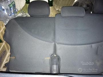 Interni toyota yaris 2002