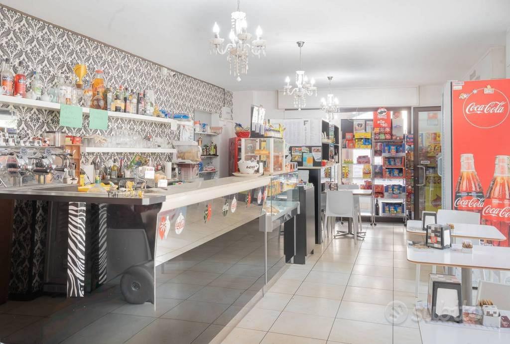 Attività / Licenza di 53 m² con 1 locale a Varedo - Altro