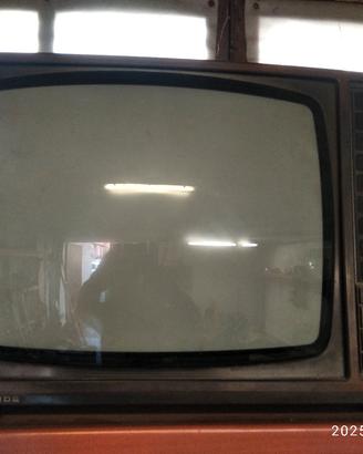 Televisore anni 80 nordmende