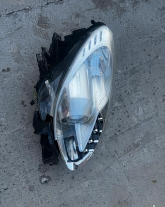 Faro Anteriore Destro-Per Ricambi / Da Riparare