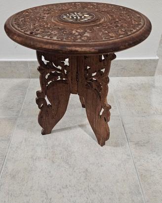 Tavolino in legno intagliato a mano vintage