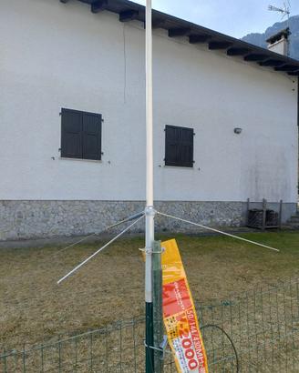 Antenna Diamond V-2000 tribanda