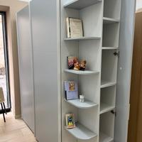 Armadio ante scorrevoli con libreria