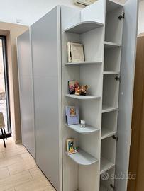 Armadio ante scorrevoli con libreria