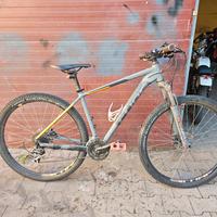 bicicletta cube ruota 29