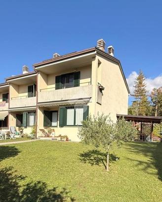 VILLA A SCHIERA D'ANGOLO A VARESE