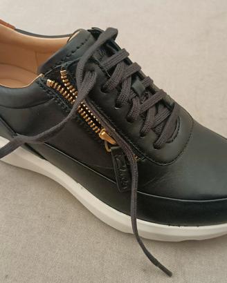 Clarks donna modello "Tivoli" nere