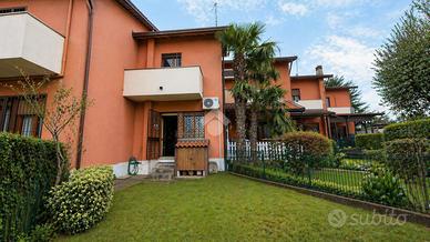 VILLA A SCHIERA A DESIO
