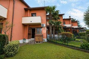 VILLA A SCHIERA A DESIO