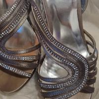 decolleté color tortora con strass