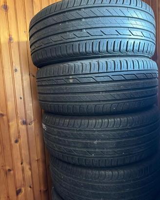 Pneumatici Bridgestone misura 215/50 R18