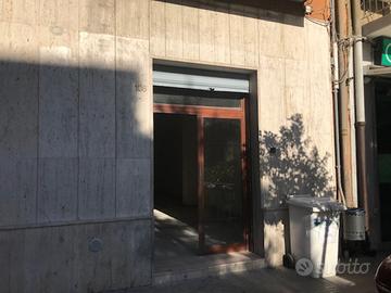 Commenda locale commerciale fronte strada