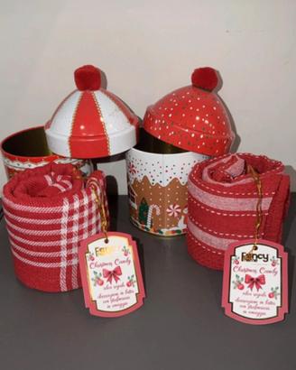 Decorazioni natalizie in latta con strofinaccio