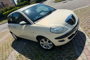 Lancia y
