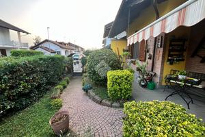 VILLA A SCHIERA A VEROLENGO