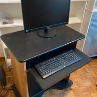 Consolle per PC più tastiera e schermo