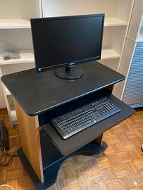 Consolle per PC più tastiera e schermo