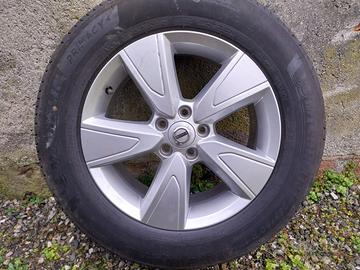 Cerchi originali Volvo con gomme 235/60 R17