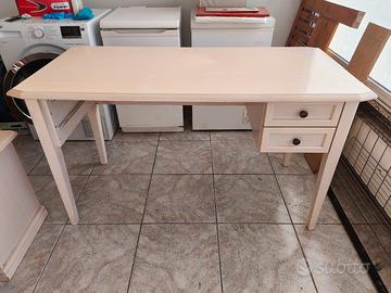 Scrivania sedia e comodino in legno 