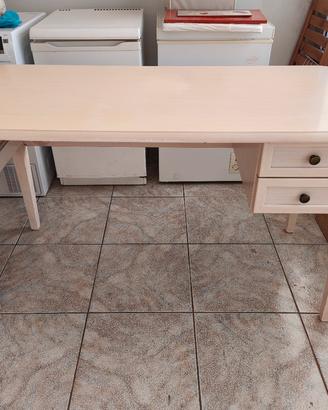 Scrivania sedia e comodino in legno 