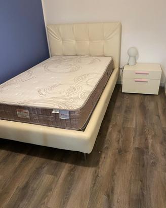 Letto alla francese con comodino e materasso