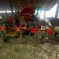 lotto atrezzi agricoli aratro con seminatrice e vo