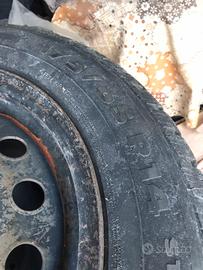 Cerchi con gomme ford