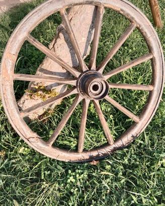 Ruota da carro antica
