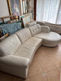 Divano con penisola in pelle bianco