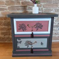 Mobiletto legno in stile orientale