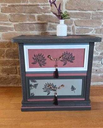 Mobiletto legno in stile orientale