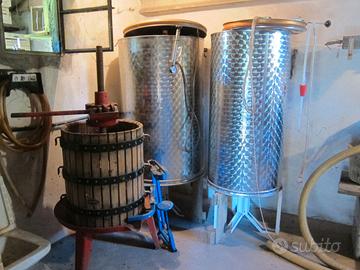 attrezzatura per fare il vino