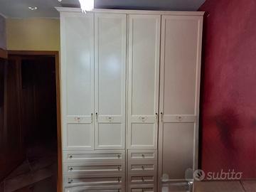 Camera completa:armadio,scrivania ,comodino,sedia