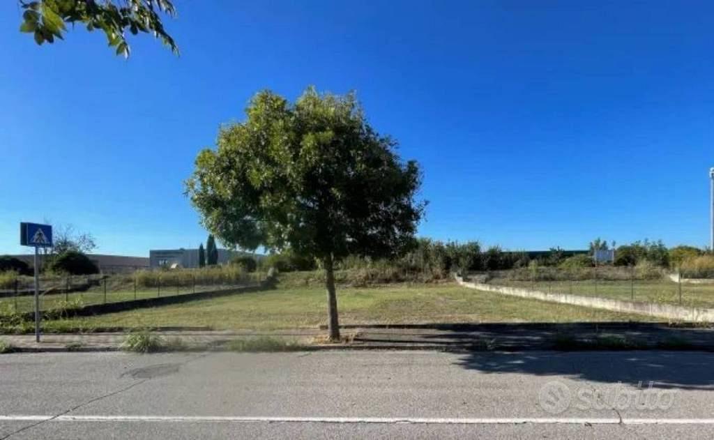 Immobile in asta di 1000 m² a Curtatone - Vista 2