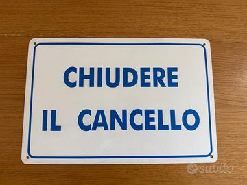 Targa chiudere il cancello 20x30 cm NUOVA