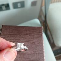 Anello con pietra centrale€25