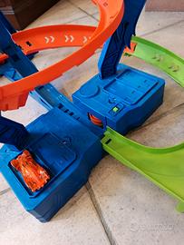 pista hot wheels tornado 