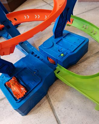pista hot wheels tornado 