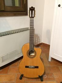 Chitarra classica amplificata IBANEZ