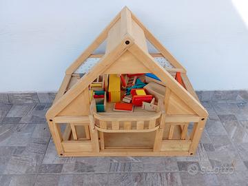 Casa in legno con arredo ed accessori 