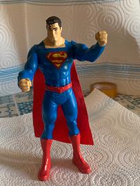 Un'action figure di Superman 15 cm DC Comics