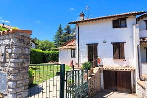 Casa indipendente di 93 m² con 3 locali e box auto