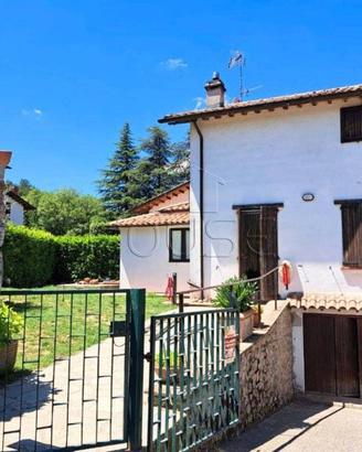 Casa indipendente di 93 m² con 3 locali e box auto