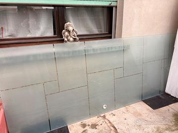 Porta a vetro temprato scorrevole filo muro