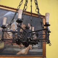 Lampadario a 12 luci in ferro battuto stile Gotico