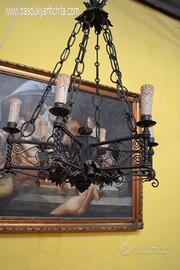 Lampadario a 12 luci in ferro battuto stile Gotico