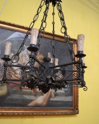 Lampadario a 12 luci in ferro battuto stile Gotico