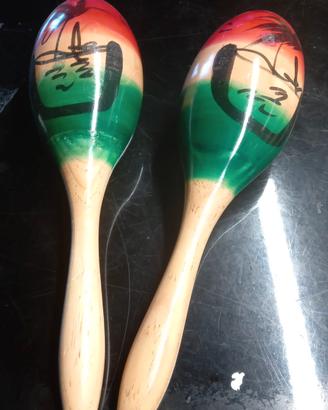 Coppia di Maracas in Legno Dipinte a Mano –