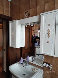 mobile bagno con specchio e luci