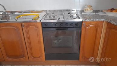 cucina con forno elettrico 